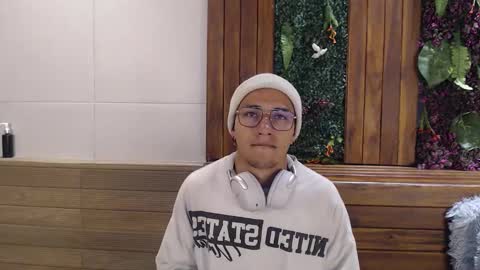 Snapshot of andyjoy_ chatting on November 6, 11:33 am Andy Joy online show from November 6, 11:33 am