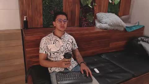 Snapshot of andyjoy_ chatting on November 10, 11:42 am Andy Joy online show from November 10, 11:42 am