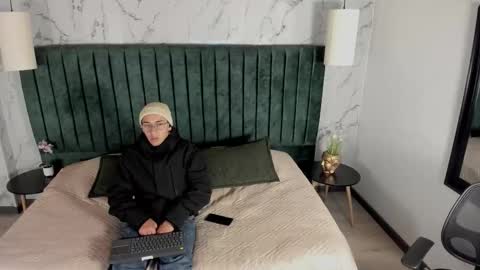 Snapshot of andyjoy_ chatting on November 11, 11:10 am Andy Joy online show from November 11, 11:10 am