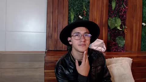 Snapshot of andyjoy_ chatting on November 15, 11:18 am Andy Joy online show from November 15, 11:18 am