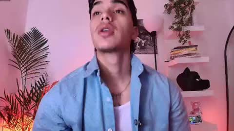 Snapshot of andypalmerr chatting on June 20, 11:46 am andypalmerr online show from June 20, 11:46 am