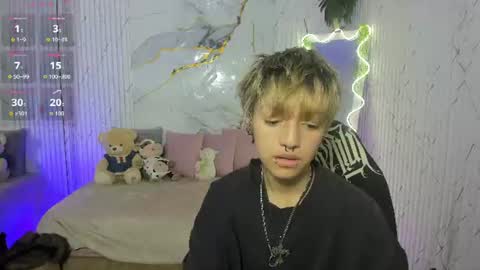 angeel_tay online show from June 16, 7:05 pm