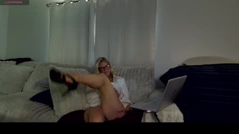 Snapshot of angel01432023 chatting on October 29, 5:14 pm angel01432023 online show from October 29, 5:14 pm