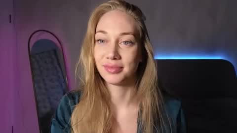 angel  blonde  online show from October 11, 7:12 pm