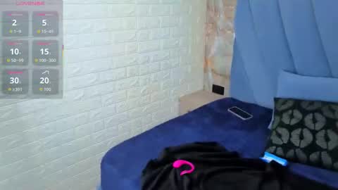 Snapshot of angel__red_ chatting on November 29, 3:53 am angel__red_ online show from November 29, 3:53 am