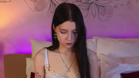 Snapshot of angel__rossee chatting on May 8, 4:12 pm Rose 18 New here online show from May 8, 4:12 pm