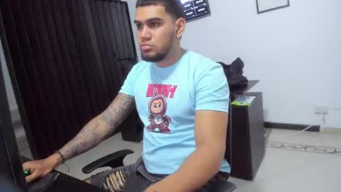 angel__tattoo online show from April 27, 10:41 pm