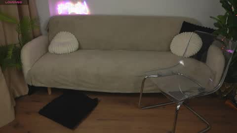 angel__vibe online show from April 16, 8:31 pm