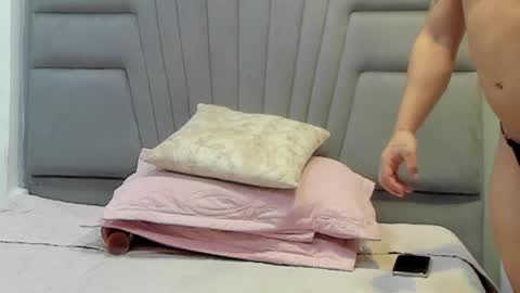 Snapshot of angel_adamx chatting on November 12, 3:18 am Angel online show from November 12, 3:18 am