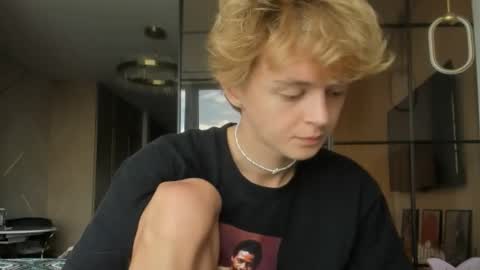 angel_andreww online show from May 14, 10:33 am
