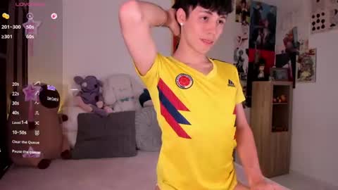 Snapshot of angel_bless19 chatting on June 17, 7:59 pm Angel help me with 100 thumbs up online show from June 17, 7:59 pm