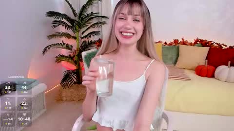 Snapshot of angel_claire chatting on November 15, 9:00 pm Claire - be back soon online show from November 15, 9:00 pm