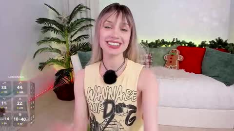 Snapshot of angel_claire chatting on December 4, 8:28 pm Claire - be back soon online show from December 4, 8:28 pm