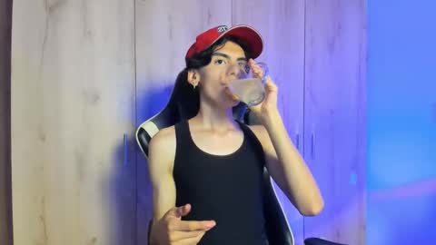 angel_dustt1 online show from June 1, 7:48 pm