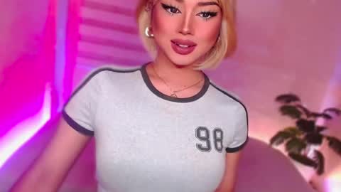 Snapshot of angel_eloaxx chatting on June 21, 6:43 pm Angel online show from June 21, 6:43 pm