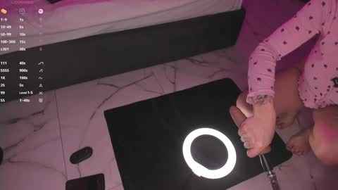 Snapshot of angel_face_devil_mind chatting on December 19, 11:23 pm Viktoria online show from December 19, 11:23 pm