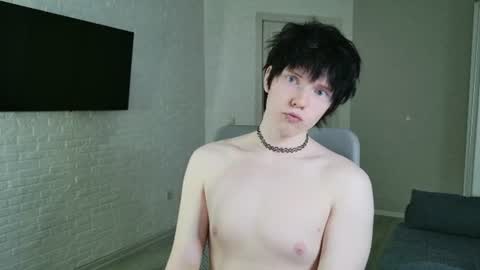 Snapshot of angel_fear chatting on July 23, 10:57 am Ray online show from July 23, 10:57 am