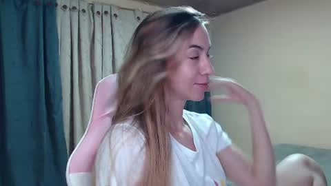 Snapshot of angel_girl10 chatting on July 19, 11:41 pm Angel Girl online show from July 19, 11:41 pm
