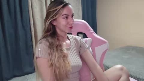 Snapshot of angel_girl10 chatting on July 24, 2:31 am Angel Girl online show from July 24, 2:31 am