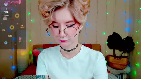 Snapshot of angel_julles chatting on November 15, 2:20 am Angel Dust online show from November 15, 2:20 am