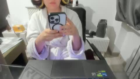 Snapshot of angel_lee__ chatting on January 24, 4:28 pm angel_lee__ online show from January 24, 4:28 pm