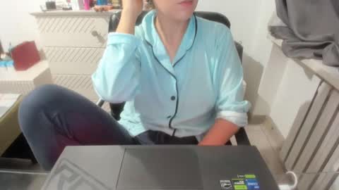 Snapshot of angel_lee__ chatting on February 9, 12:19 pm angel_lee__ online show from February 9, 12:19 pm