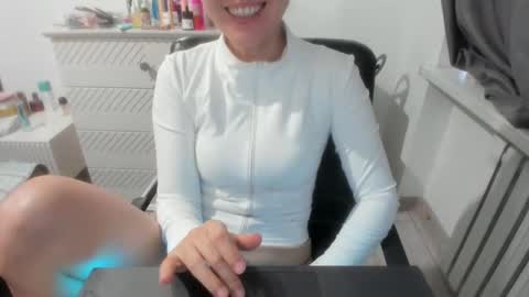 Snapshot of angel_lee__ chatting on March 12, 12:15 pm angel_lee__ online show from March 12, 12:15 pm