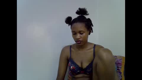 Snapshot of angel_mia5 chatting on November 25, 7:25 pm angel_mia5 online show from November 25, 7:25 pm