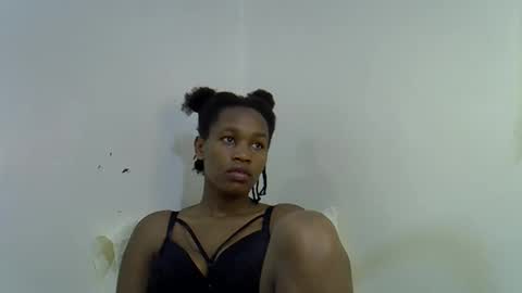 Snapshot of angel_mia5 chatting on November 28, 1:52 am angel_mia5 online show from November 28, 1:52 am