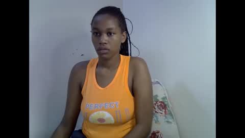 Snapshot of angel_mia5 chatting on December 21, 2:19 am angel_mia5 online show from December 21, 2:19 am