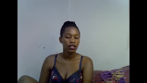 Snapshot of angel_mia5 chatting on December 22, 4:37 pm angel_mia5 online show from December 22, 4:37 pm