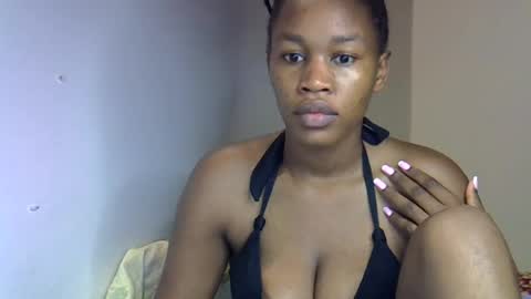 Snapshot of angel_mia5 chatting on June 22, 1:40 am angel_mia5 online show from June 22, 1:40 am