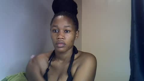 Snapshot of angel_mia5 chatting on June 23, 2:09 am angel_mia5 online show from June 23, 2:09 am