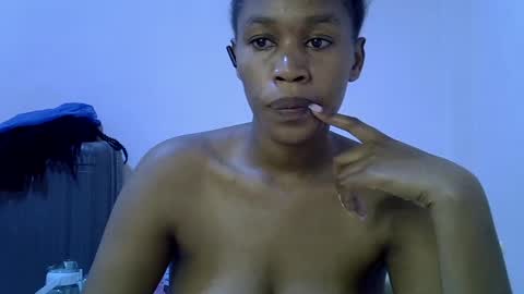 Snapshot of angel_mia5 chatting on July 11, 2:53 pm angel_mia5 online show from July 11, 2:53 pm