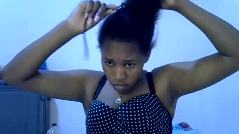 Snapshot of angel_mia5 chatting on July 14, 10:37 pm angel_mia5 online show from July 14, 10:37 pm