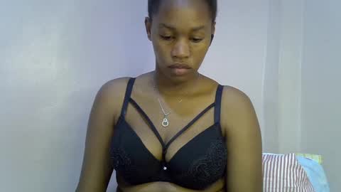 Snapshot of angel_mia5 chatting on July 22, 2:42 pm angel_mia5 online show from July 22, 2:42 pm