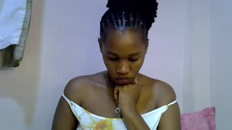 Snapshot of angel_mia5 chatting on July 28, 12:48 pm angel_mia5 online show from July 28, 12:48 pm