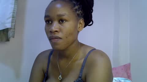 Snapshot of angel_mia5 chatting on July 28, 2:13 pm angel_mia5 online show from July 28, 2:13 pm