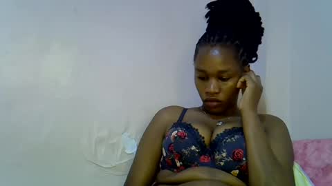 Snapshot of angel_mia5 chatting on July 28, 3:54 pm angel_mia5 online show from July 28, 3:54 pm