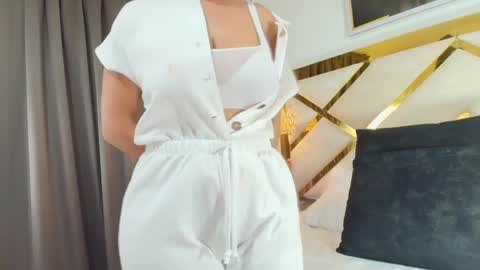 Nicolle  online show from March 31, 11:10 am