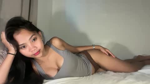 Snapshot of angel_petite07 chatting on March 19, 7:56 am angel_petite07 online show from March 19, 7:56 am
