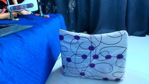 Snapshot of angel_red77 chatting on December 3, 8:40 pm angel red77 online show from December 3, 8:40 pm