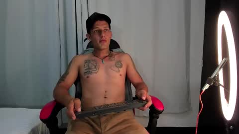 angel_riveras online show from March 7, 3:47 am