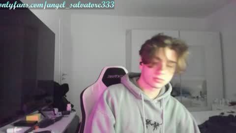Snapshot of angel_salvatore333 chatting on November 16, 8:03 pm Angel online show from November 16, 8:03 pm