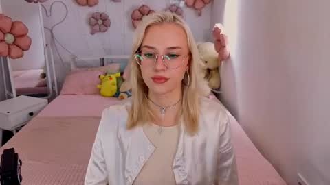 Angelica online show from June 19, 1:15 pm