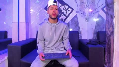 angel_villareal_ online show from March 31, 11:54 am