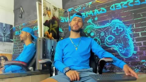 angel_villareal_ online show from April 9, 1:05 pm