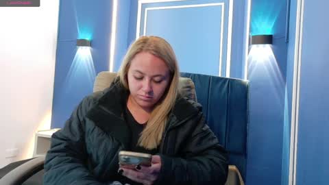 Snapshot of angel_white25 chatting on April 22, 11:12 am Angel online show from April 22, 11:12 am
