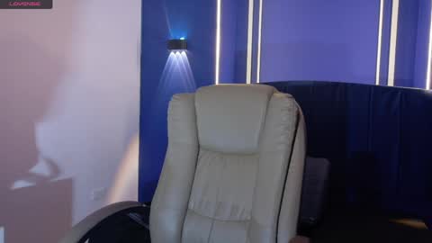 Snapshot of angel_white25 chatting on April 30, 11:49 am Angel online show from April 30, 11:49 am