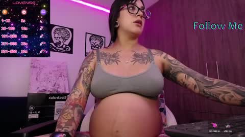 Snapshot of angela_lauren chatting on April 1, 12:22 am Angela online show from April 1, 12:22 am